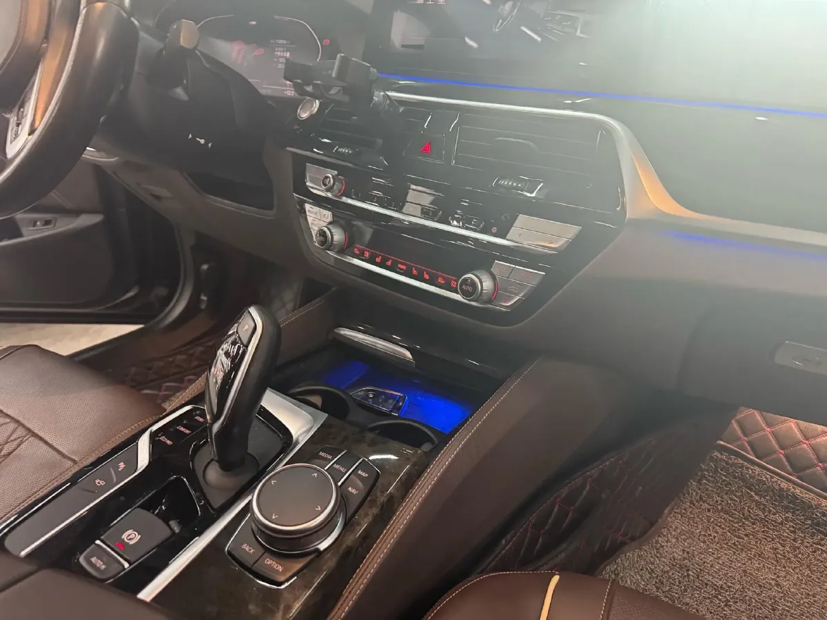 2020 BMW 5 Series 2.0T 252HP L4 8AT,autocango,china used car exporter,china ev exporter,chinese used car exporter,chinese used ev exporter