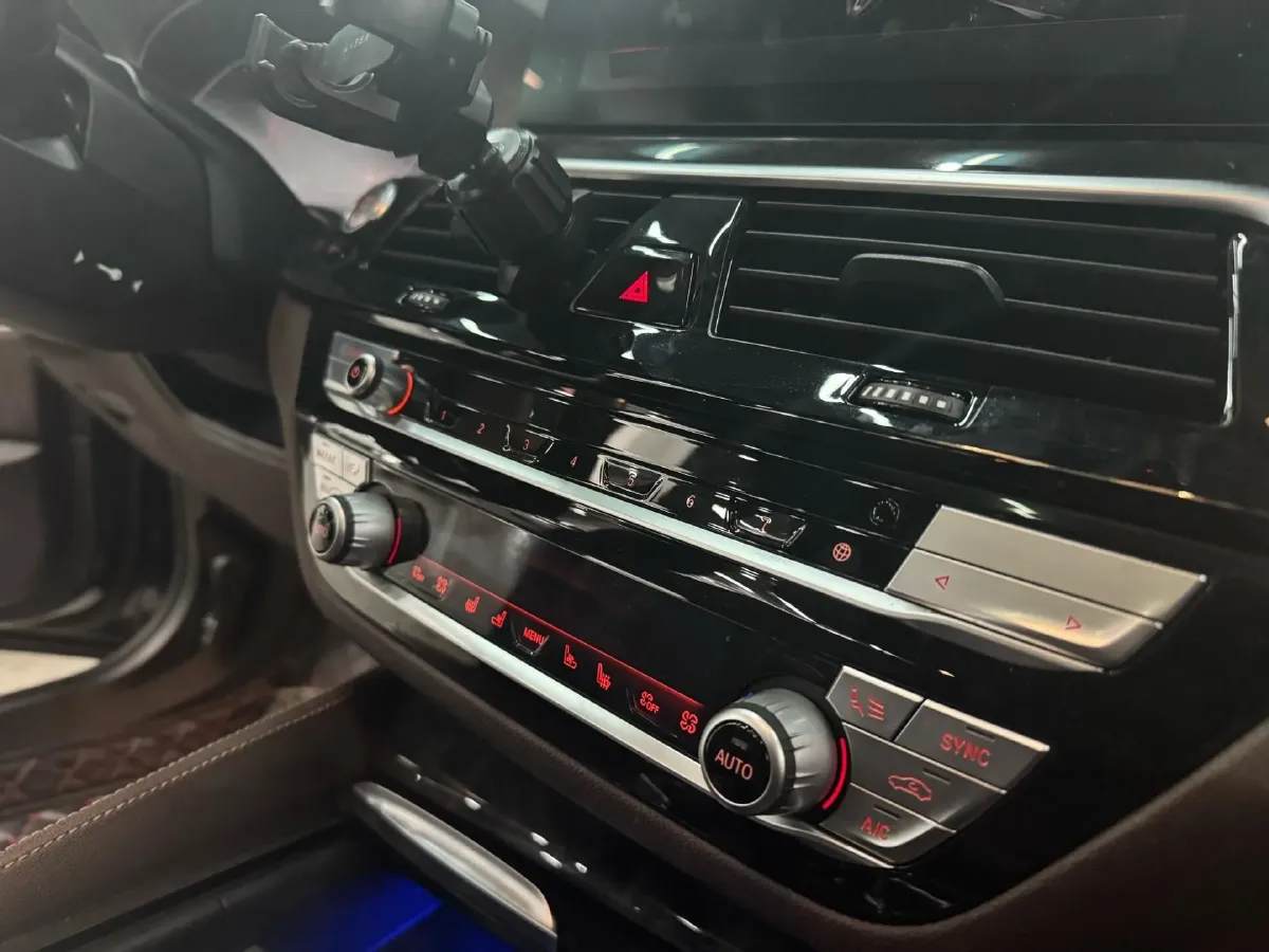 2020 BMW 5 Series 2.0T 252HP L4 8AT,autocango,china used car exporter,china ev exporter,chinese used car exporter,chinese used ev exporter