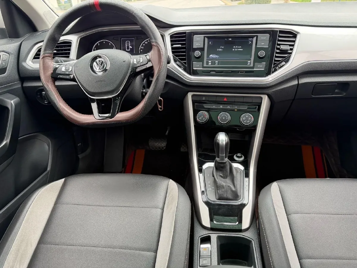 2021 Volkswagen T-Roc 1.4T 150HP L4 7DCT,autocango,china used car exporter,china ev exporter,chinese used car exporter,chinese used ev exporter