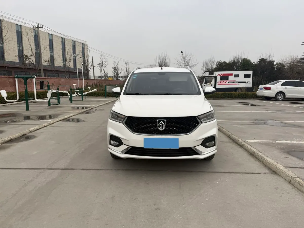 2019 BaoJun 360 1.5L 105HP L4 6MT,autocango,china used car exporter,china ev exporter,chinese used car exporter,chinese used ev exporter