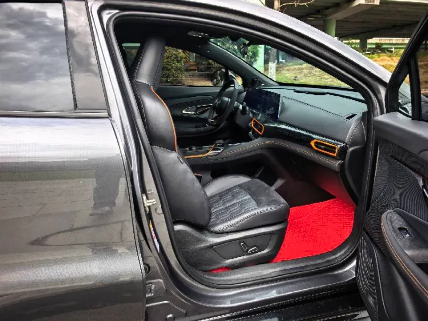 2022 ChangAn UNI-T 1.5T 188HP L4 7DCT,autocango,china used car exporter,china ev exporter,chinese used car exporter,chinese used ev exporter