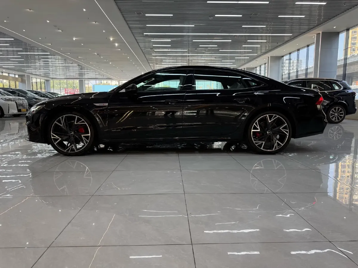 2025 Audi A7L 2.0T 245HP L4 7DCT,autocango,china used car exporter,china ev exporter,chinese used car exporter,chinese used ev exporter