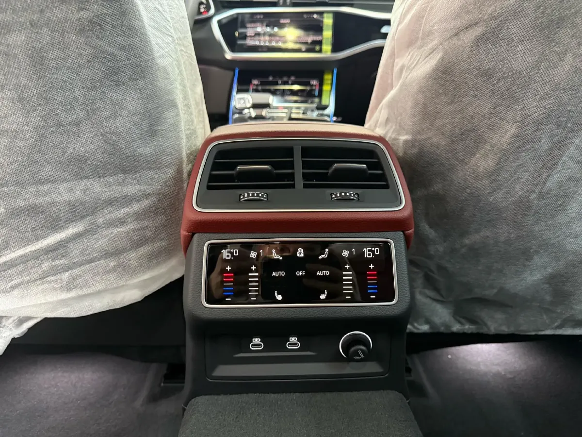 2025 Audi A7L 2.0T 245HP L4 7DCT,autocango,china used car exporter,china ev exporter,chinese used car exporter,chinese used ev exporter