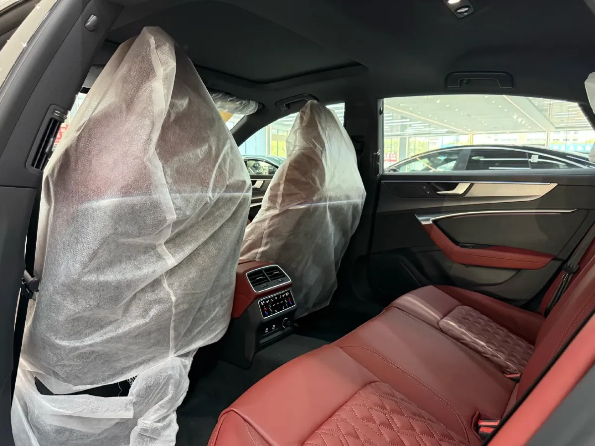 2025 Audi A7L 2.0T 245HP L4 7DCT,autocango,china used car exporter,china ev exporter,chinese used car exporter,chinese used ev exporter