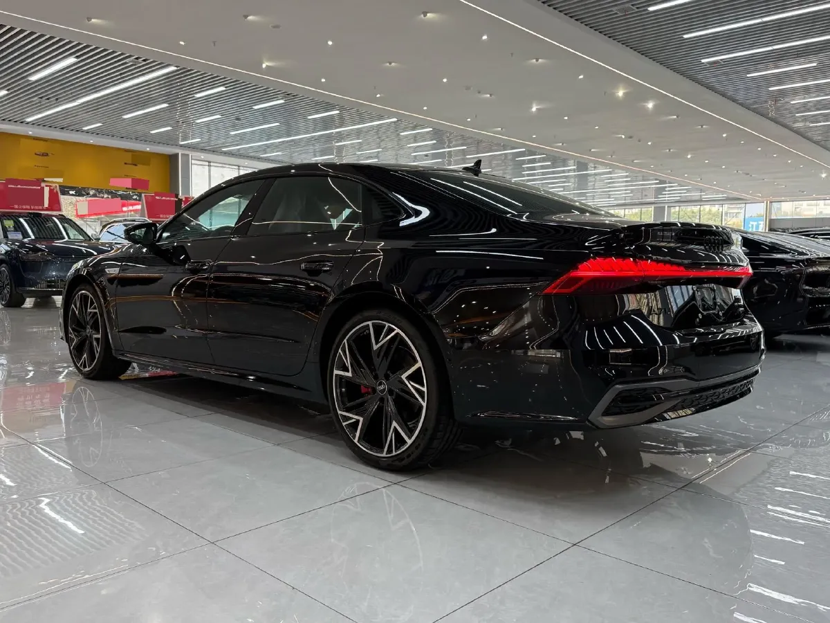 2025 Audi A7L 2.0T 245HP L4 7DCT,autocango,china used car exporter,china ev exporter,chinese used car exporter,chinese used ev exporter