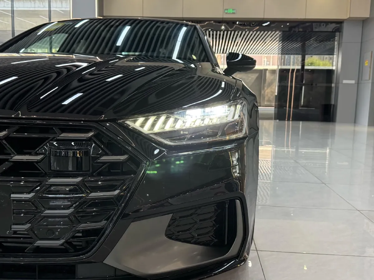 2025 Audi A7L 2.0T 245HP L4 7DCT,autocango,china used car exporter,china ev exporter,chinese used car exporter,chinese used ev exporter