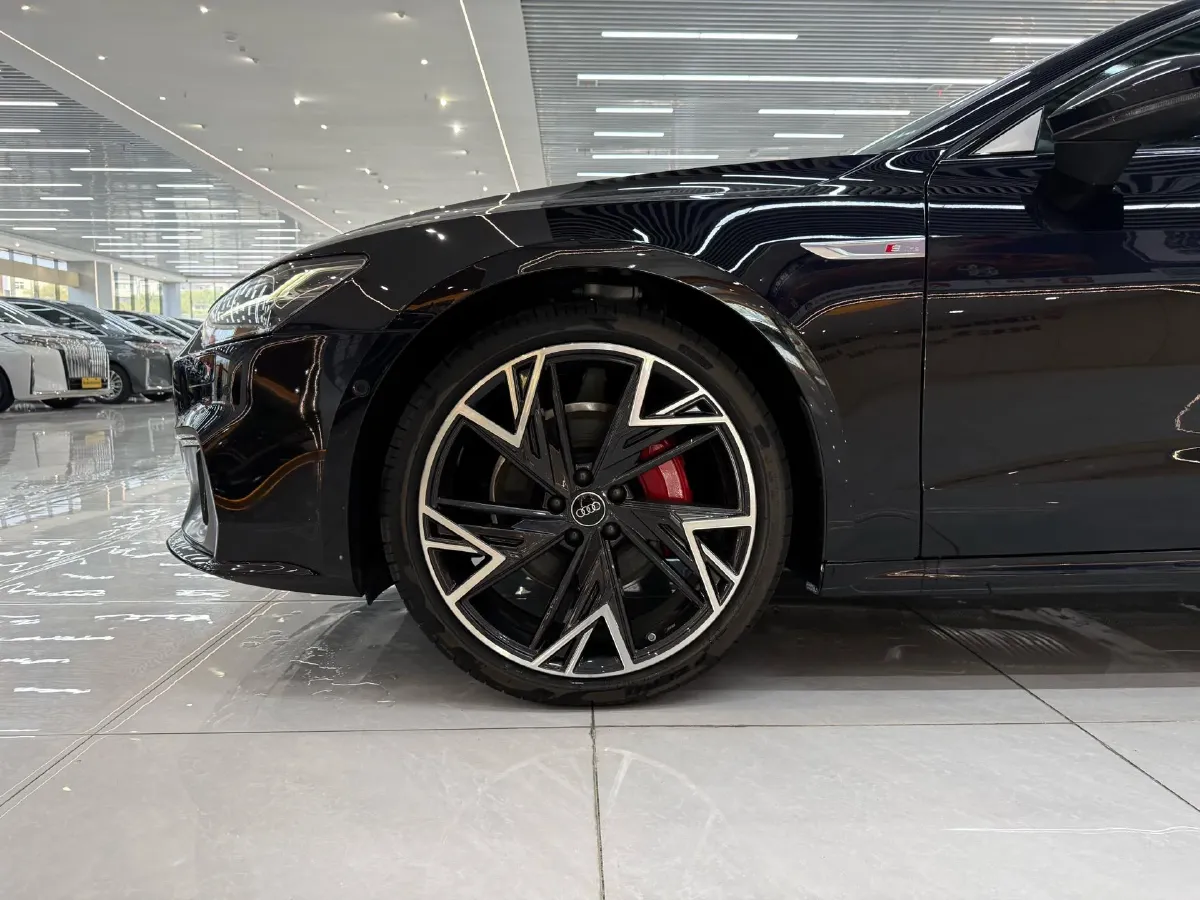 2025 Audi A7L 2.0T 245HP L4 7DCT,autocango,china used car exporter,china ev exporter,chinese used car exporter,chinese used ev exporter