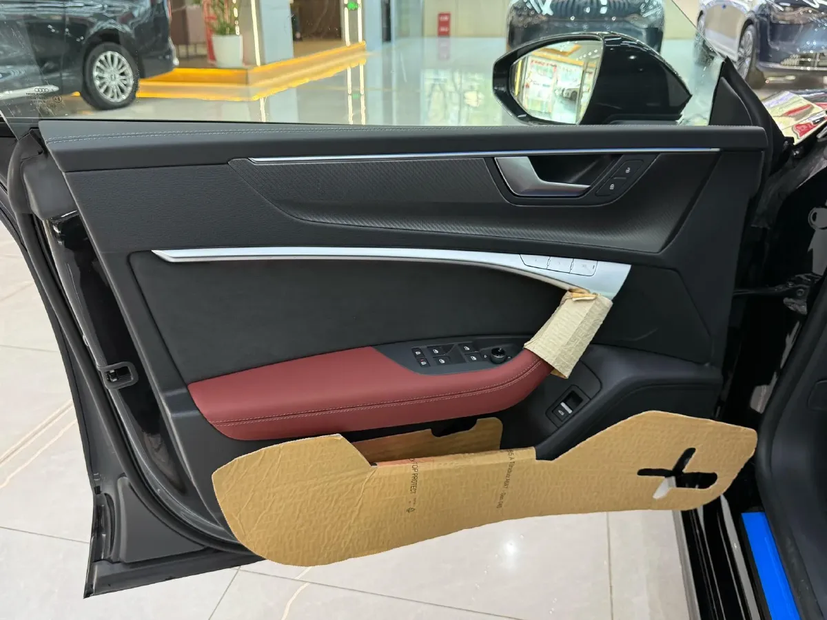 2025 Audi A7L 2.0T 245HP L4 7DCT,autocango,china used car exporter,china ev exporter,chinese used car exporter,chinese used ev exporter