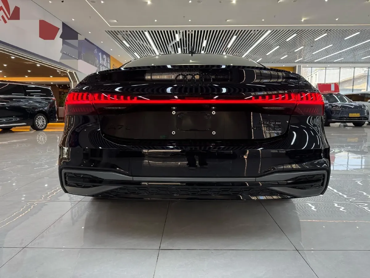 2025 Audi A7L 2.0T 245HP L4 7DCT,autocango,china used car exporter,china ev exporter,chinese used car exporter,chinese used ev exporter