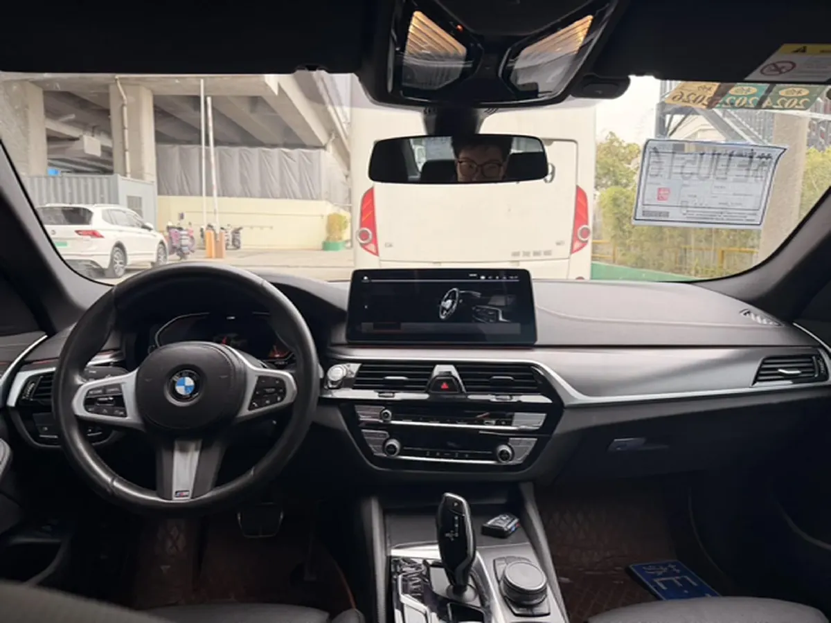 2022 BMW 5 Series 2.0T 184HP L4 8AT,autocango,china used car exporter,china ev exporter,chinese used car exporter,chinese used ev exporter