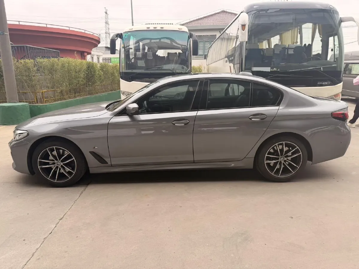 2022 BMW 5 Series 2.0T 184HP L4 8AT,autocango,china used car exporter,china ev exporter,chinese used car exporter,chinese used ev exporter