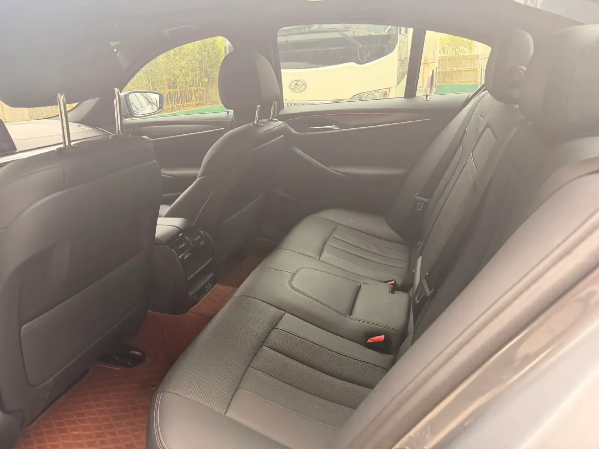 2022 BMW 5 Series 2.0T 184HP L4 8AT,autocango,china used car exporter,china ev exporter,chinese used car exporter,chinese used ev exporter