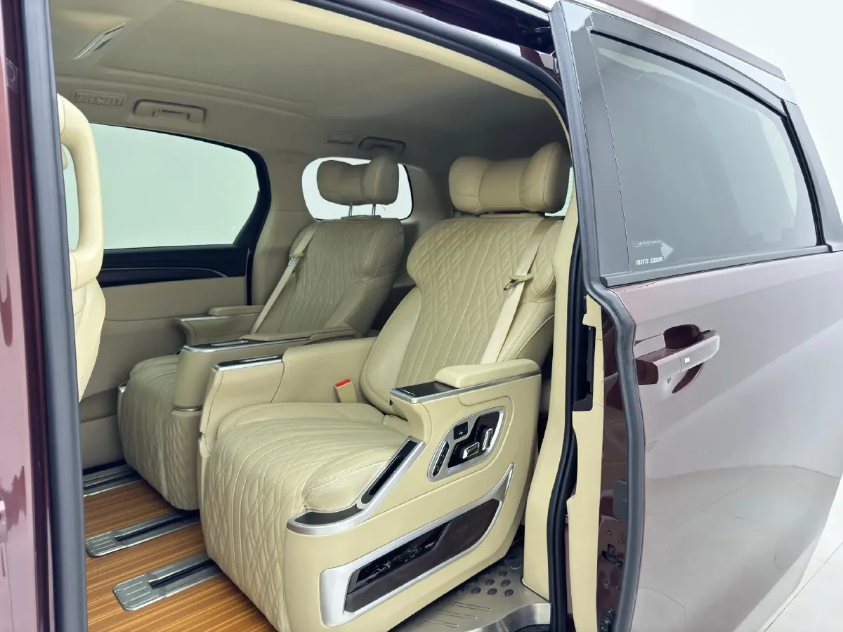 2022 Buick GL8 2.0T 237HP L4 9AT,autocango,china used car exporter,china ev exporter,chinese used car exporter,chinese used ev exporter