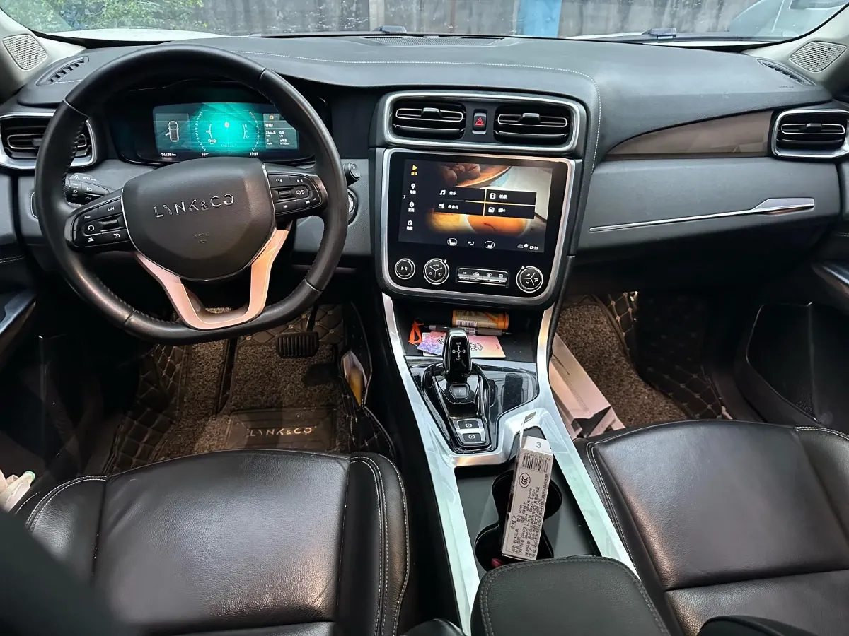 2017 Zotye SR9 2.0T 190HP L4 6DCT,autocango,china used car exporter,china ev exporter,chinese used car exporter,chinese used ev exporter