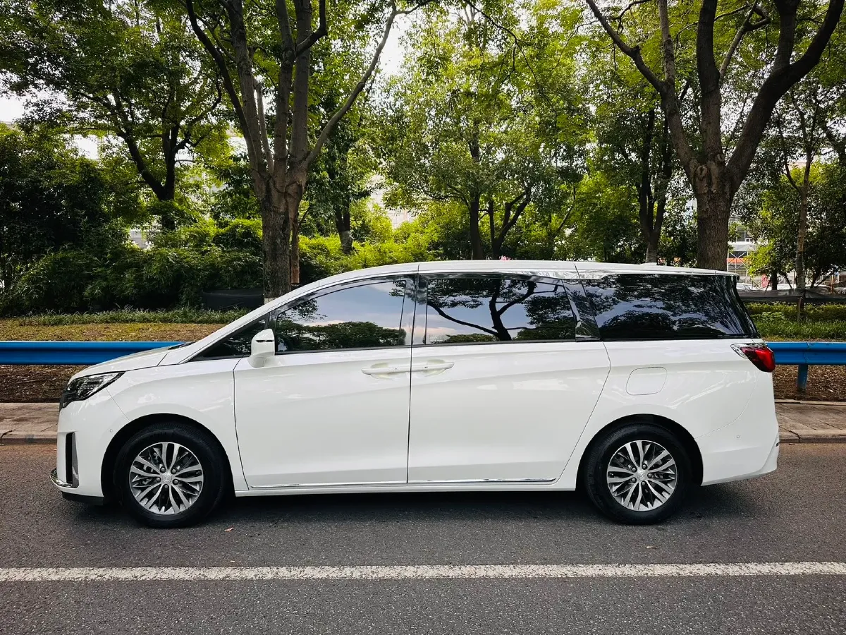 2023 Buick GL8 2.0T 237HP L4 9AT,autocango,china used car exporter,china ev exporter,chinese used car exporter,chinese used ev exporter