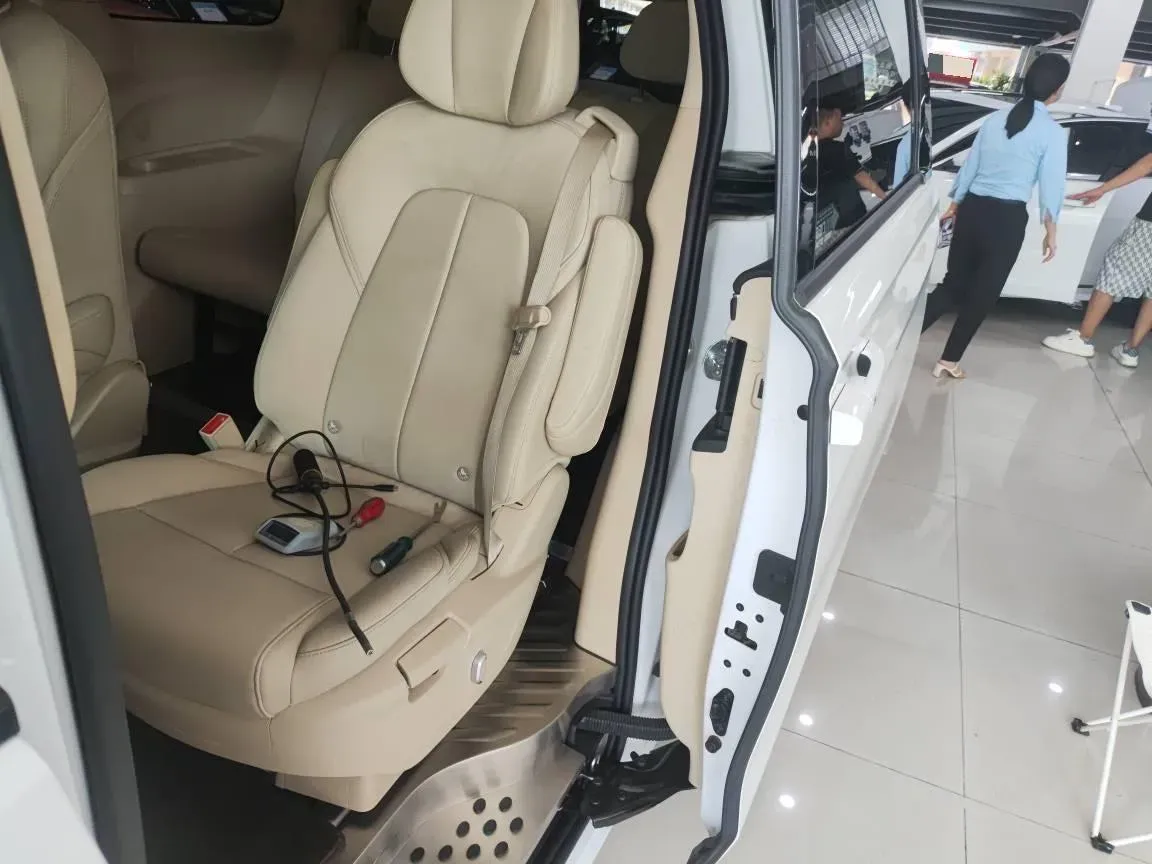 2023 Buick GL8 2.0T 237HP L4 9AT,autocango,china used car exporter,china ev exporter,chinese used car exporter,chinese used ev exporter