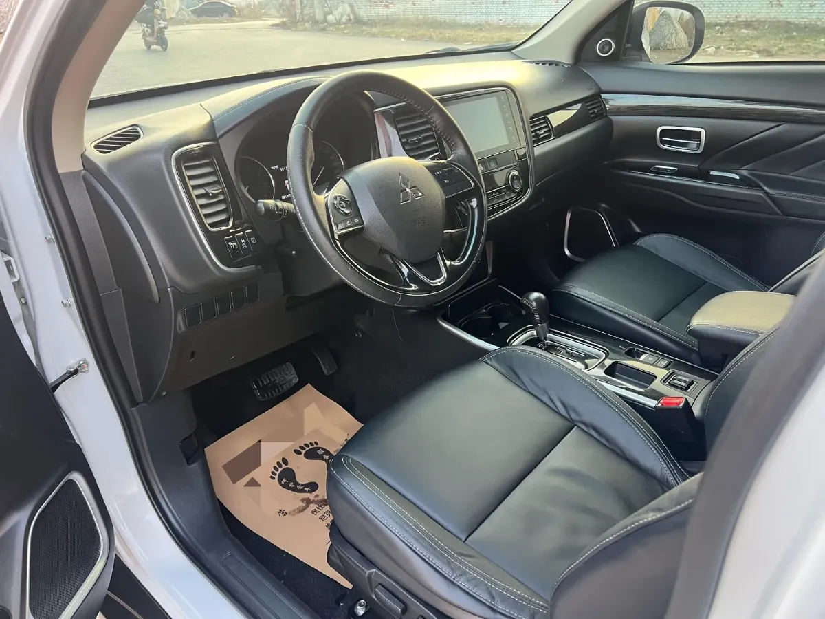 2019 Mitsubishi Outlander 2.0L 166HP L4 CVT,autocango,china used car exporter,china ev exporter,chinese used car exporter,chinese used ev exporter