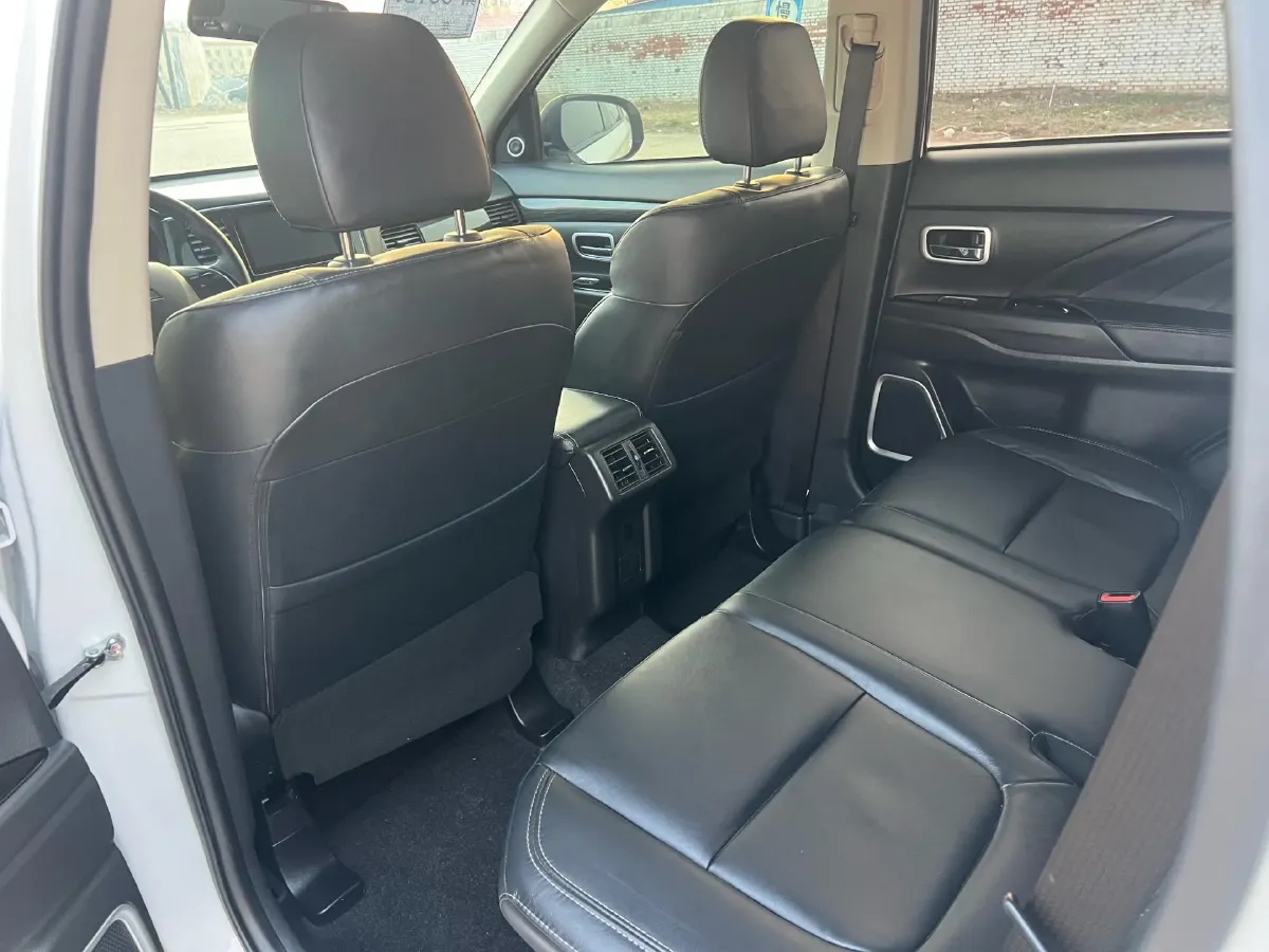 2019 Mitsubishi Outlander 2.0L 166HP L4 CVT,autocango,china used car exporter,china ev exporter,chinese used car exporter,chinese used ev exporter