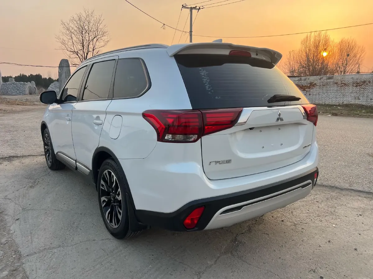 2019 Mitsubishi Outlander 2.0L 166HP L4 CVT,autocango,china used car exporter,china ev exporter,chinese used car exporter,chinese used ev exporter