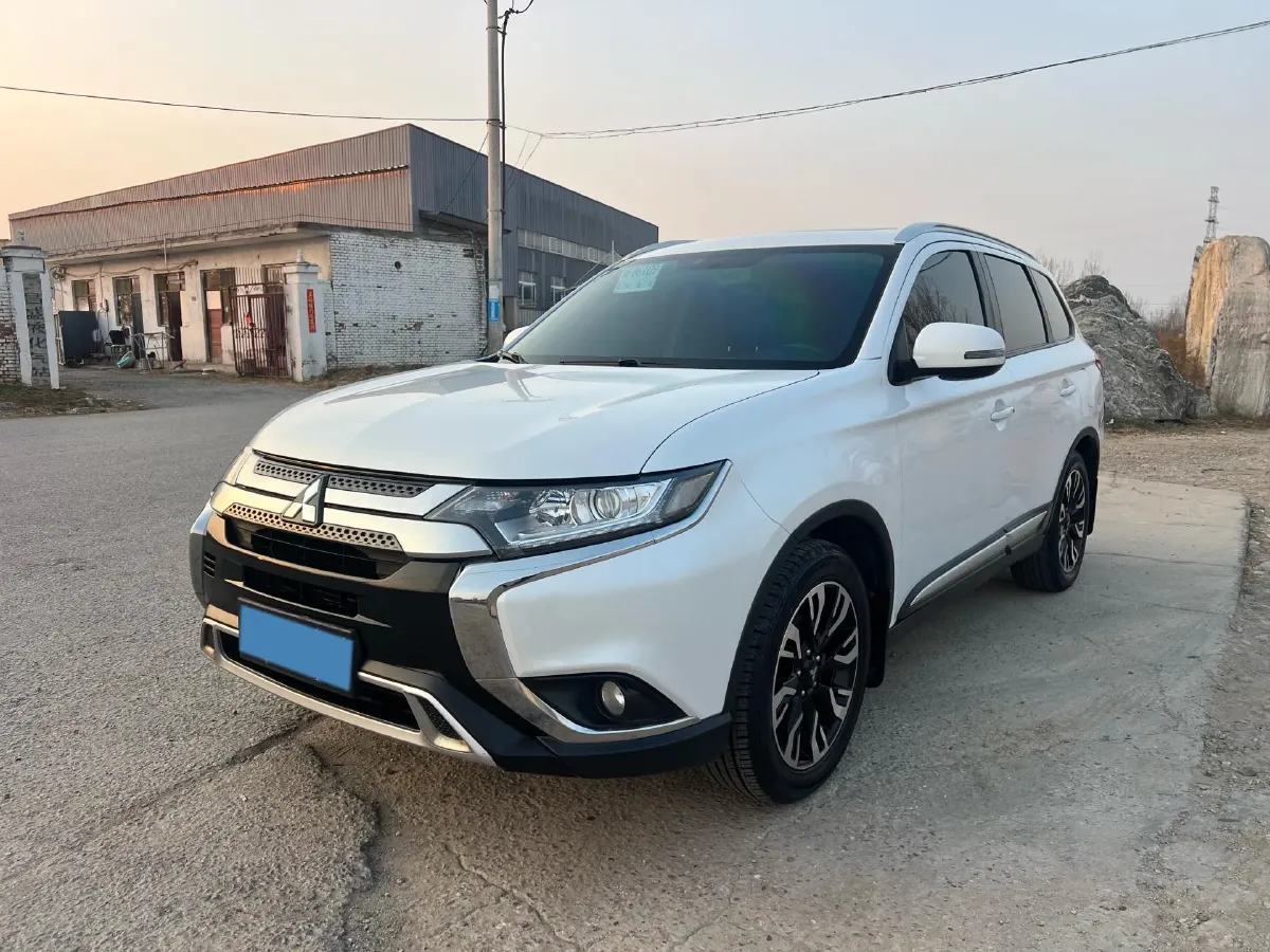 2019 Mitsubishi Outlander 2.0L 166HP L4 CVT,autocango,china used car exporter,china ev exporter,chinese used car exporter,chinese used ev exporter