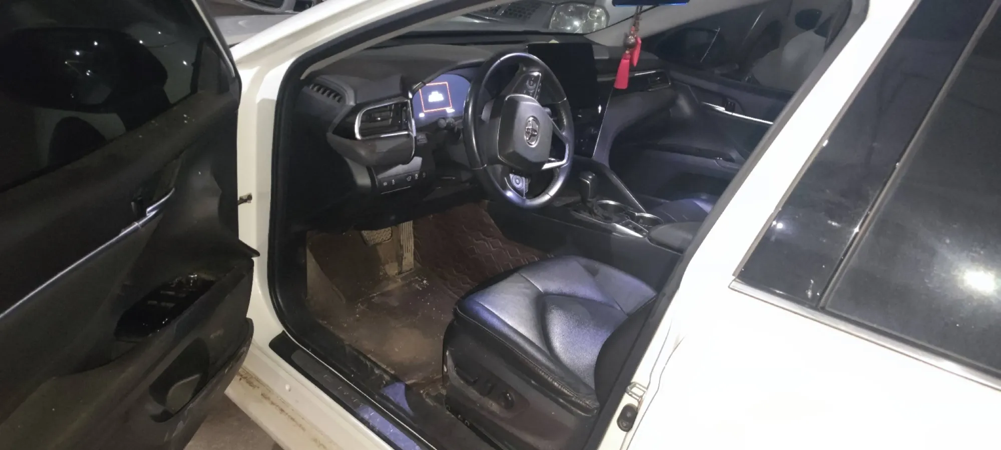 2021 Toyota Camry 2.5L 209HP L4 8AT,autocango,china used car exporter,china ev exporter,chinese used car exporter,chinese used ev exporter