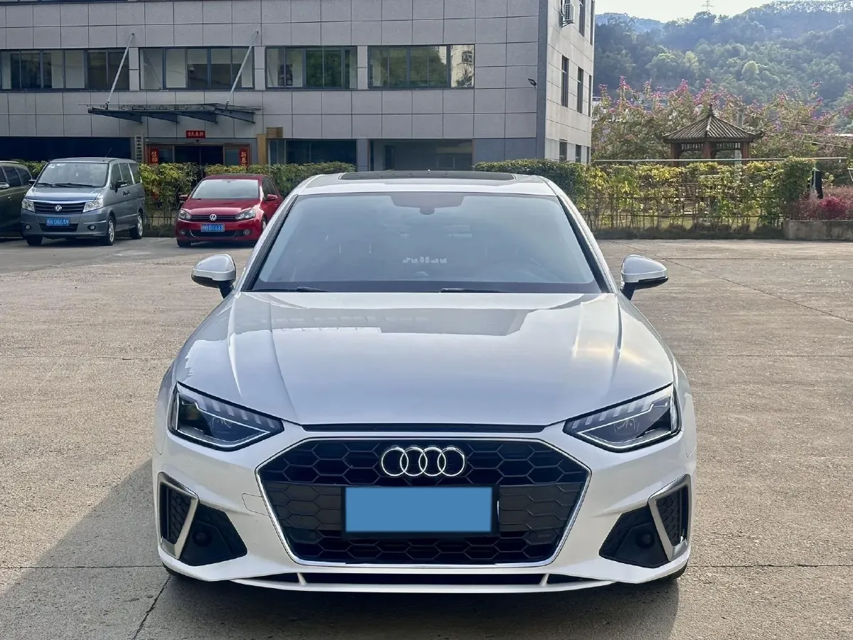 2020 Audi A4L 2.0T 190HP L4 7DCT,autocango,china used car exporter,china ev exporter,chinese used car exporter,chinese used ev exporter