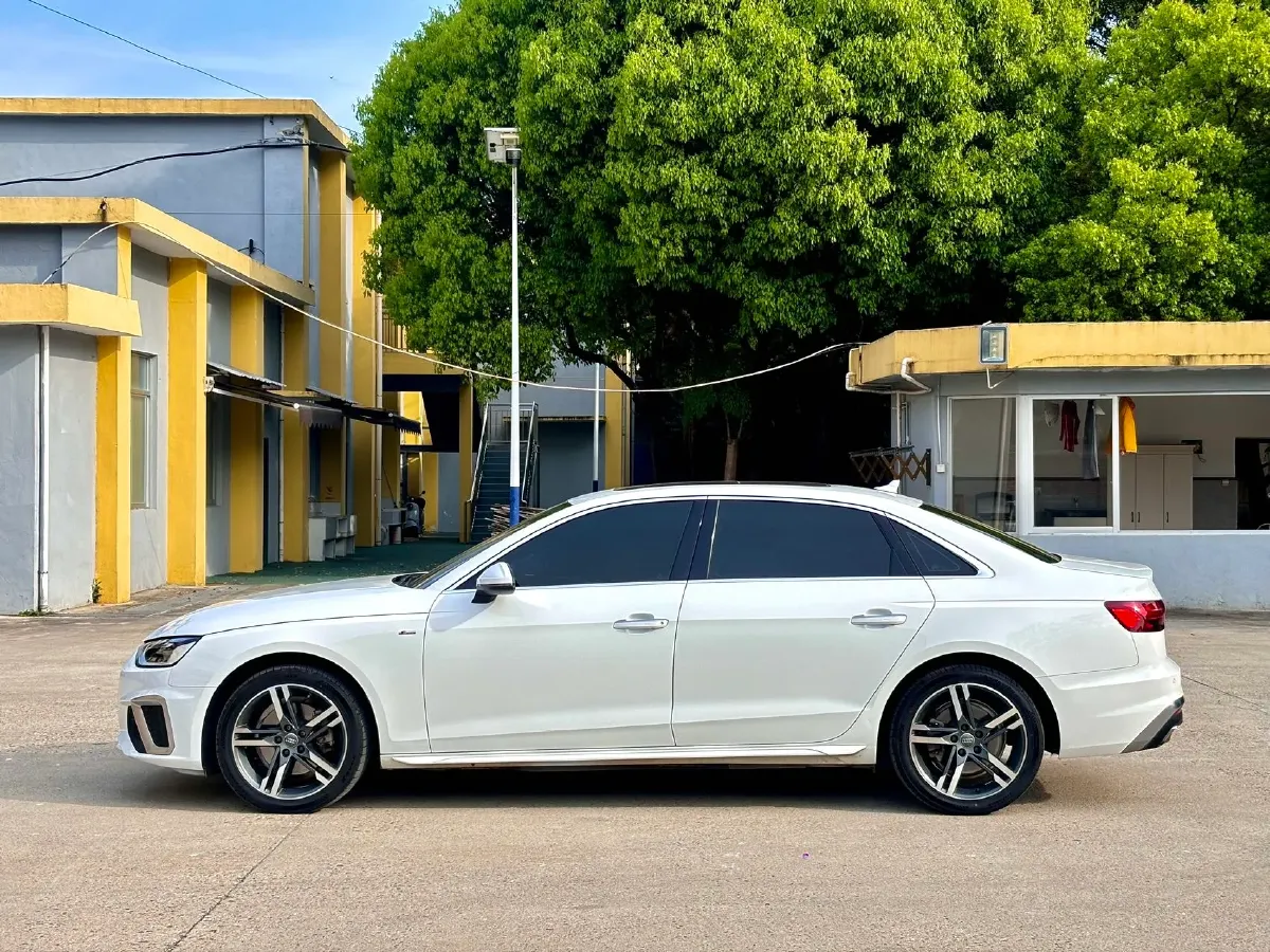 2020 Audi A4L 2.0T 190HP L4 7DCT,autocango,china used car exporter,china ev exporter,chinese used car exporter,chinese used ev exporter