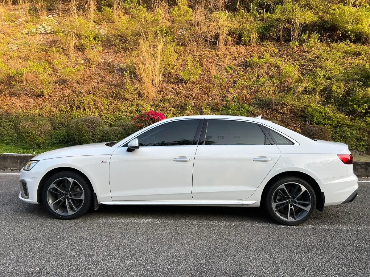 2024 Audi A4L 2.0T 190HP L4 7DCT,autocango,china used car exporter,china ev exporter,chinese used car exporter,chinese used ev exporter
