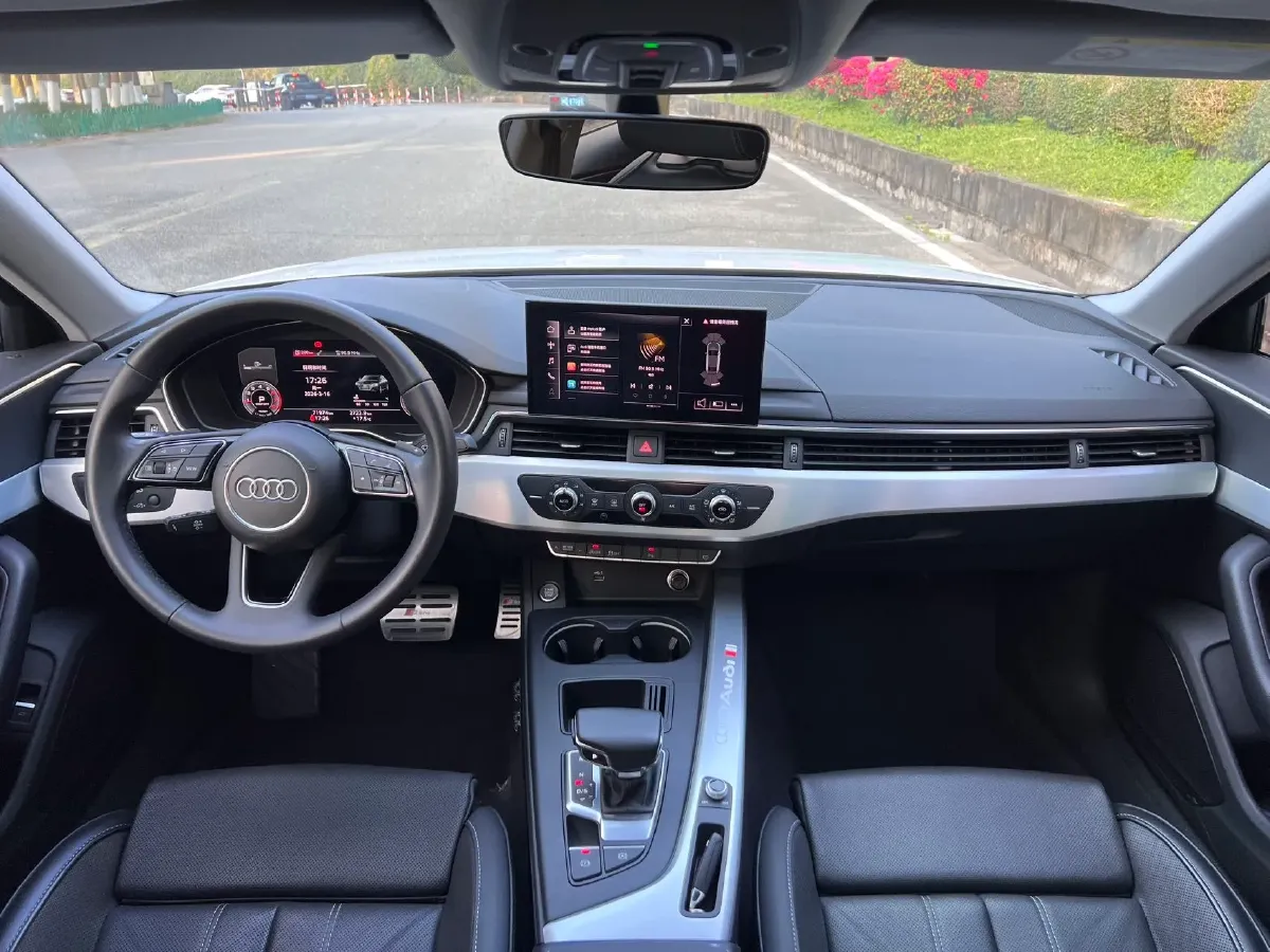 2024 Audi A4L 2.0T 190HP L4 7DCT,autocango,china used car exporter,china ev exporter,chinese used car exporter,chinese used ev exporter