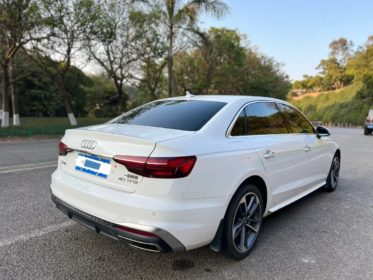 2024 Audi A4L 2.0T 190HP L4 7DCT,autocango,china used car exporter,china ev exporter,chinese used car exporter,chinese used ev exporter