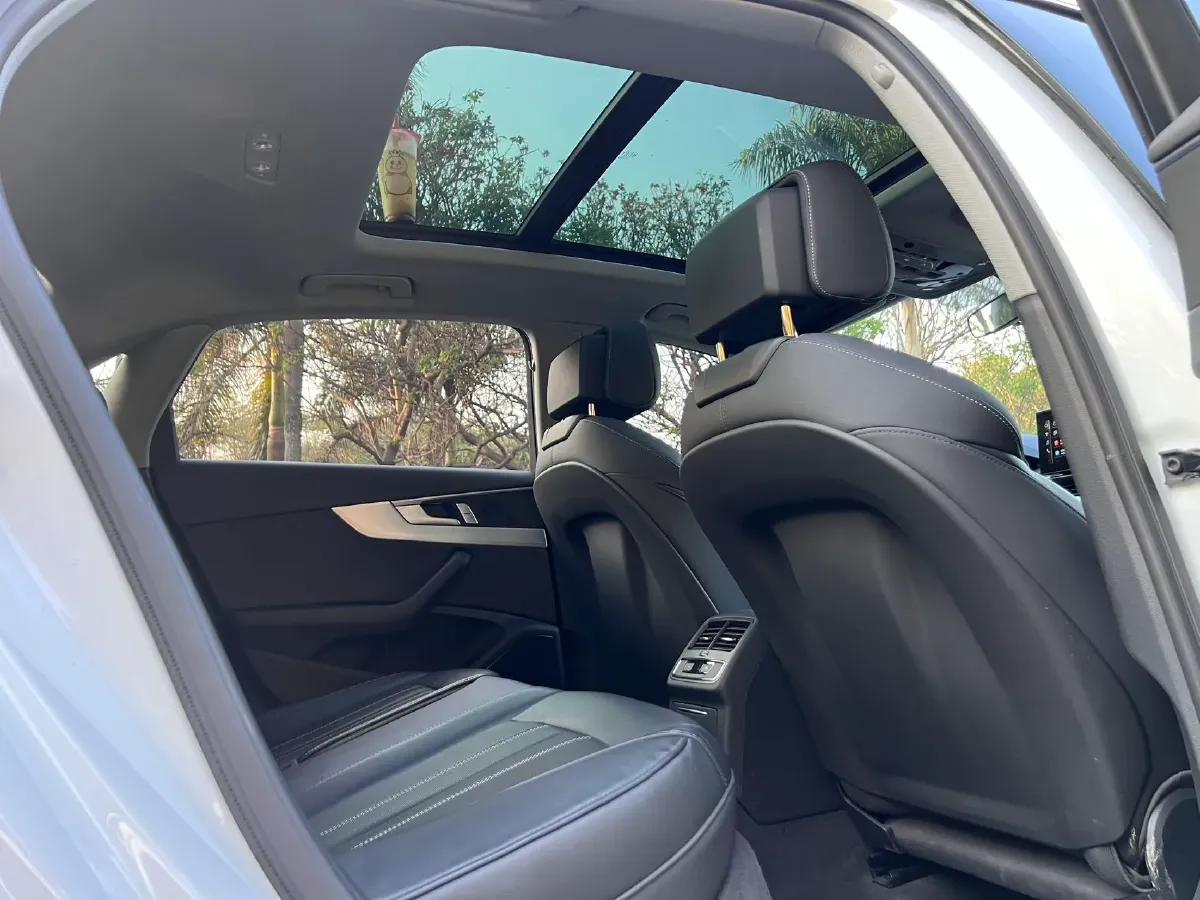 2024 Audi A4L 2.0T 190HP L4 7DCT,autocango,china used car exporter,china ev exporter,chinese used car exporter,chinese used ev exporter