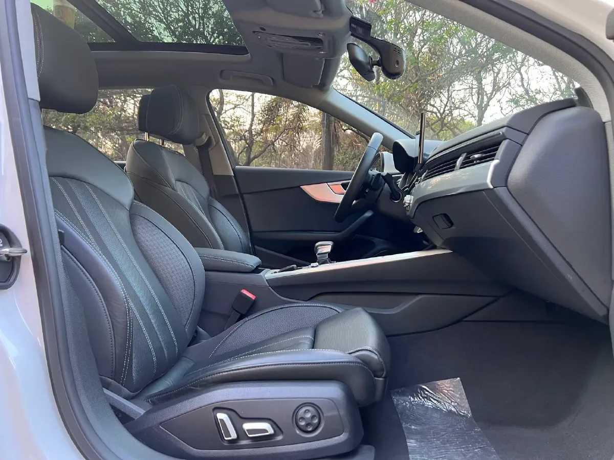 2024 Audi A4L 2.0T 190HP L4 7DCT,autocango,china used car exporter,china ev exporter,chinese used car exporter,chinese used ev exporter