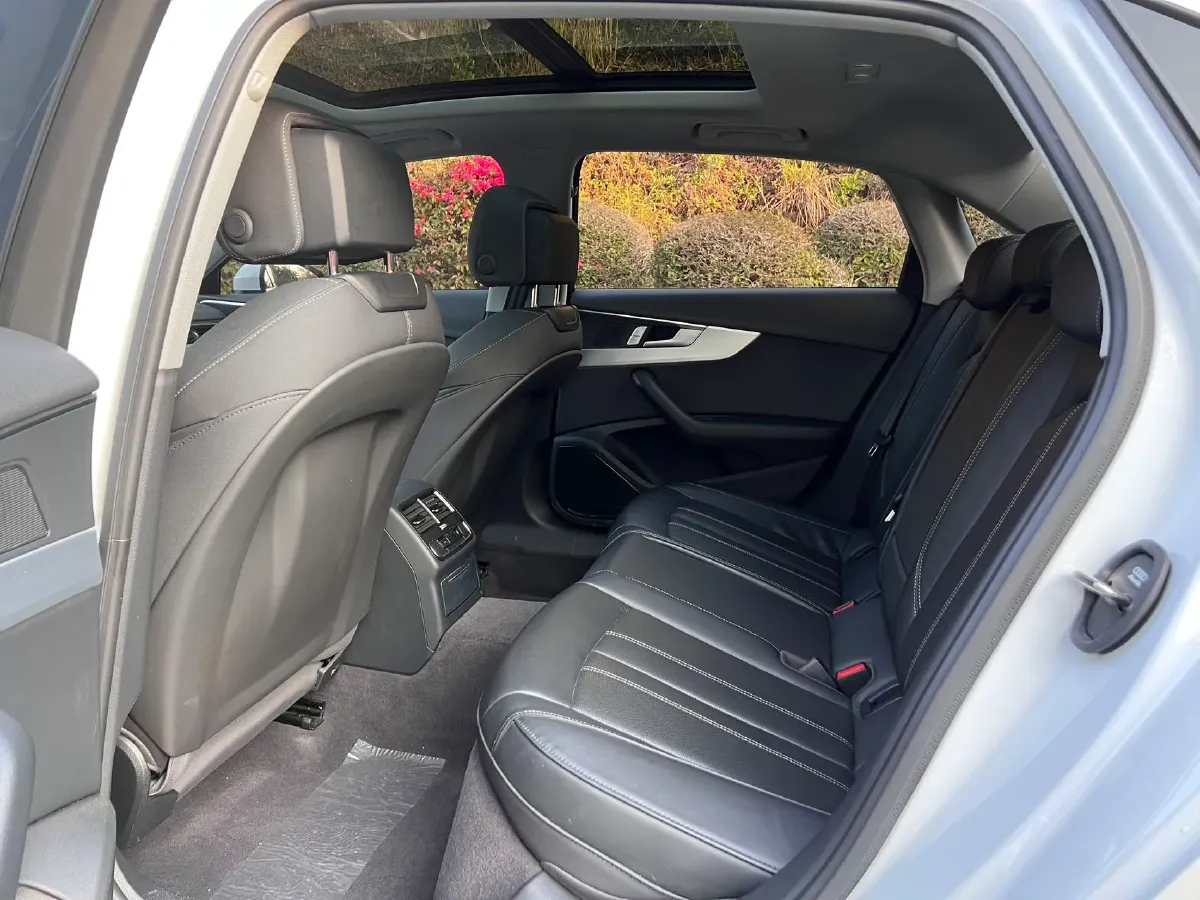 2024 Audi A4L 2.0T 190HP L4 7DCT,autocango,china used car exporter,china ev exporter,chinese used car exporter,chinese used ev exporter