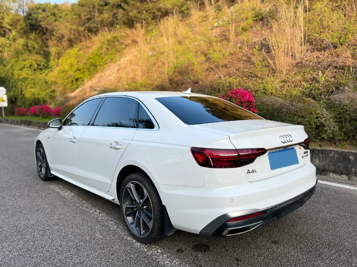 2024 Audi A4L 2.0T 190HP L4 7DCT,autocango,china used car exporter,china ev exporter,chinese used car exporter,chinese used ev exporter