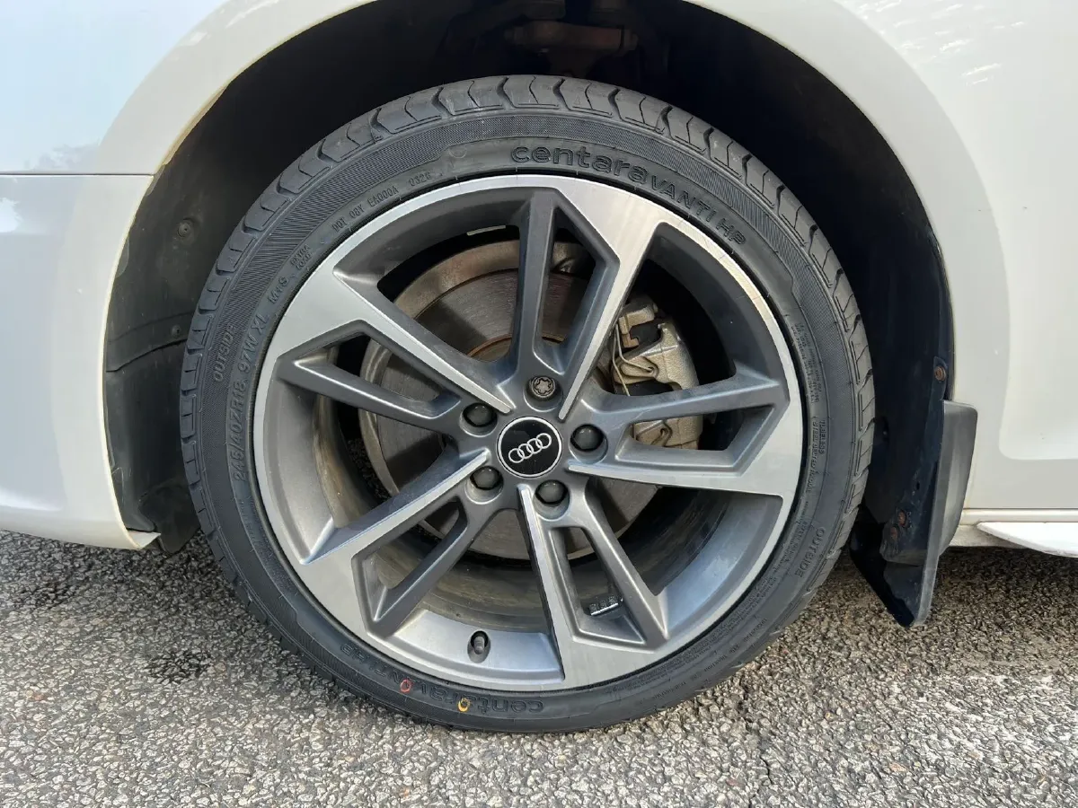 2024 Audi A4L 2.0T 190HP L4 7DCT,autocango,china used car exporter,china ev exporter,chinese used car exporter,chinese used ev exporter