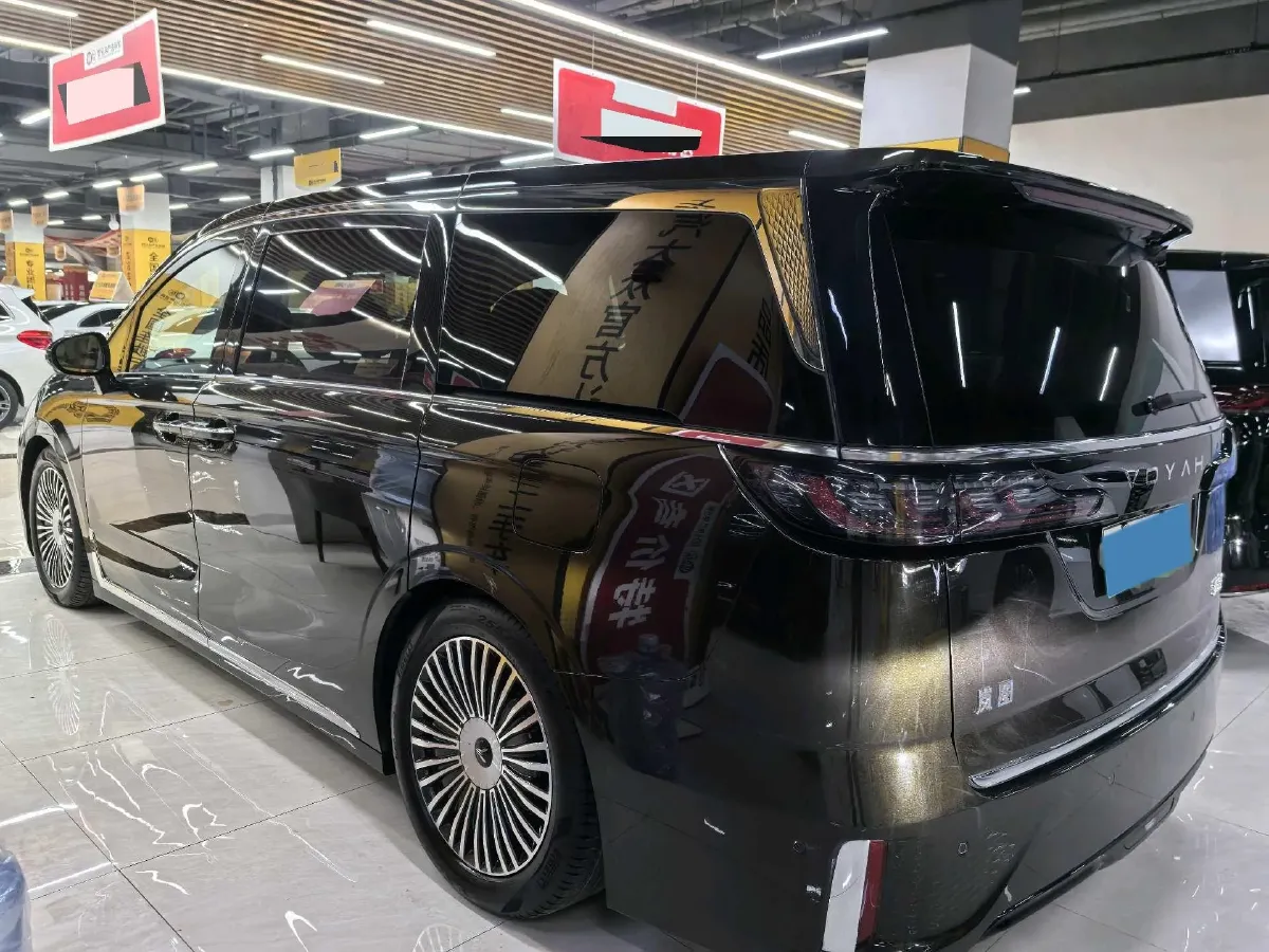 2025 Voyah Dream 1.5T 150HP L4 PHEV 41.7KWH,autocango,china used car exporter,china ev exporter,chinese used car exporter,chinese used ev exporter