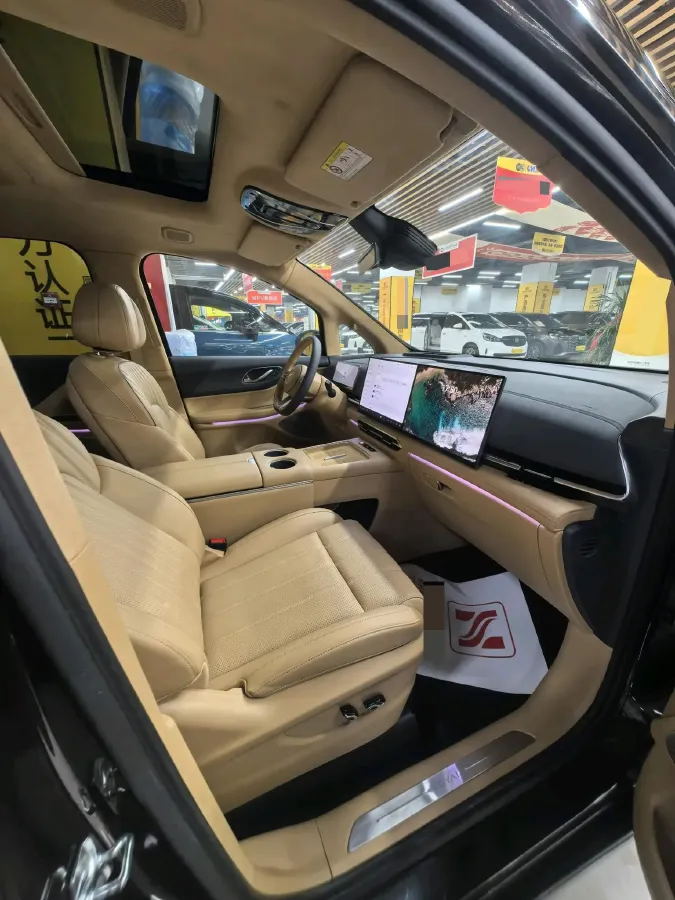 2025 Voyah Dream 1.5T 150HP L4 PHEV 41.7KWH,autocango,china used car exporter,china ev exporter,chinese used car exporter,chinese used ev exporter