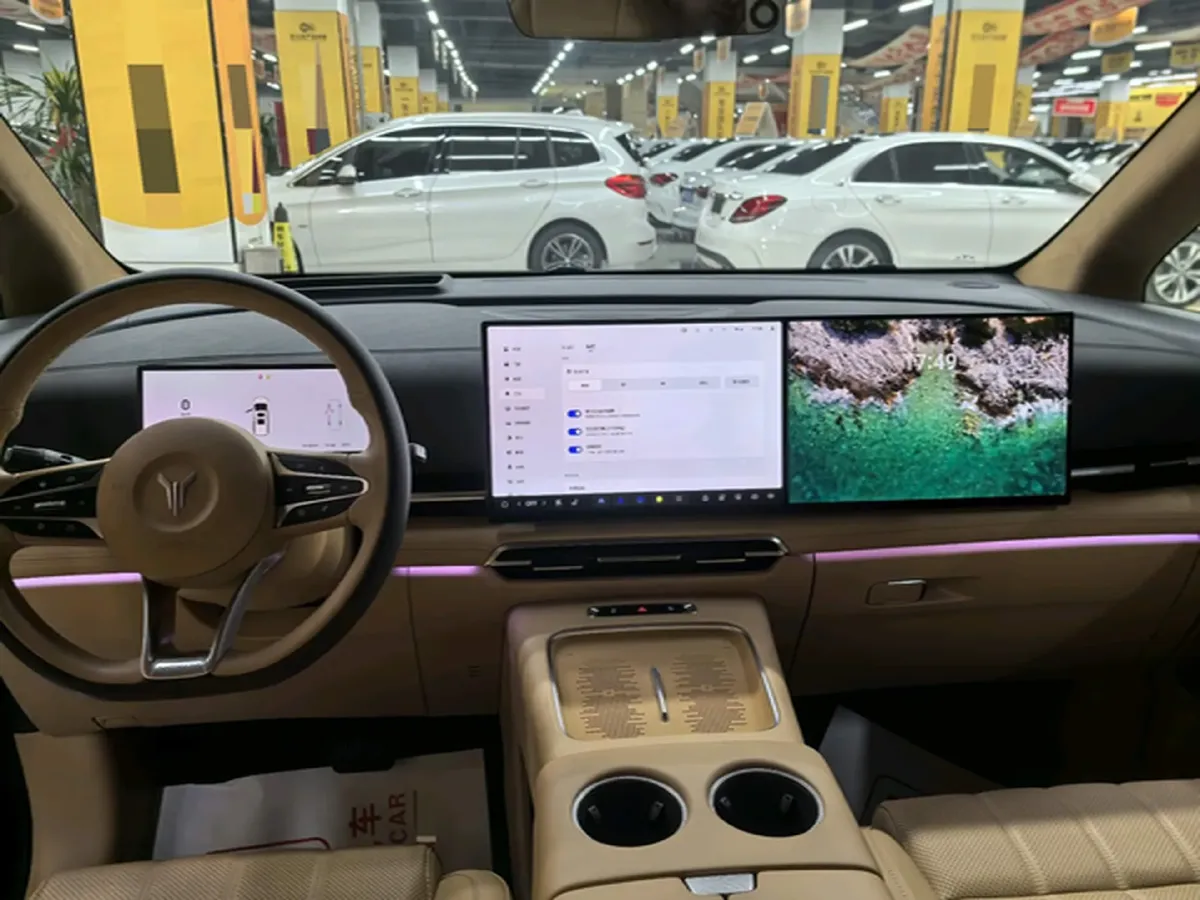 2025 Voyah Dream 1.5T 150HP L4 PHEV 41.7KWH,autocango,china used car exporter,china ev exporter,chinese used car exporter,chinese used ev exporter