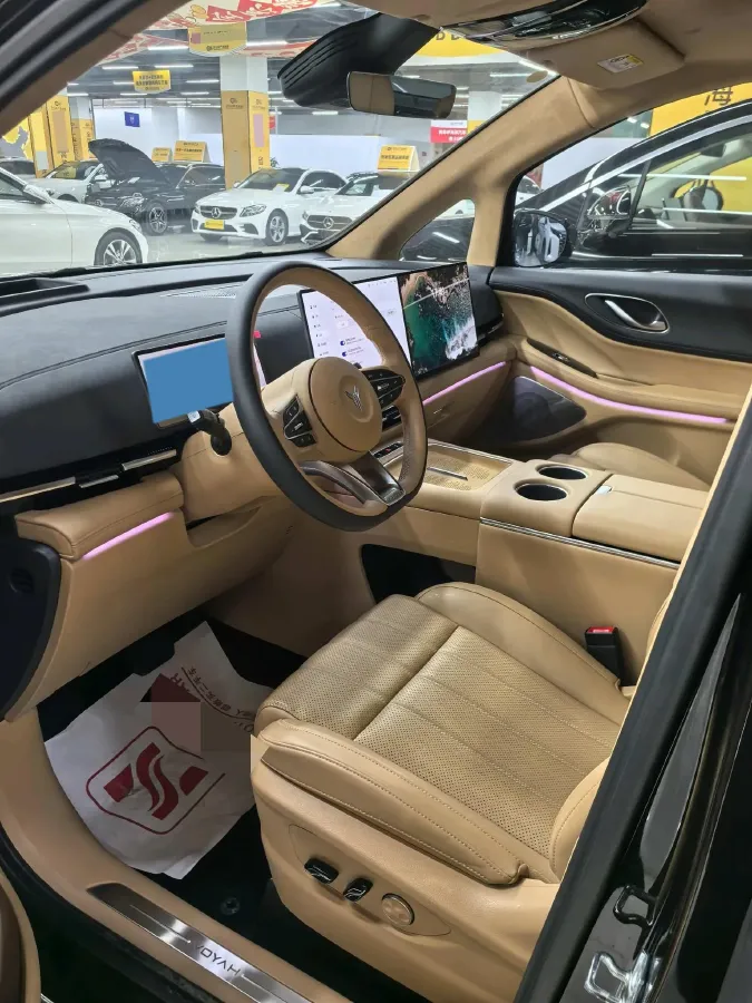 2025 Voyah Dream 1.5T 150HP L4 PHEV 41.7KWH,autocango,china used car exporter,china ev exporter,chinese used car exporter,chinese used ev exporter