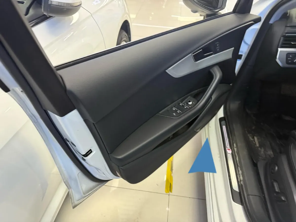 2020 Audi A4L 2.0T 190HP L4 7DCT,autocango,china used car exporter,china ev exporter,chinese used car exporter,chinese used ev exporter