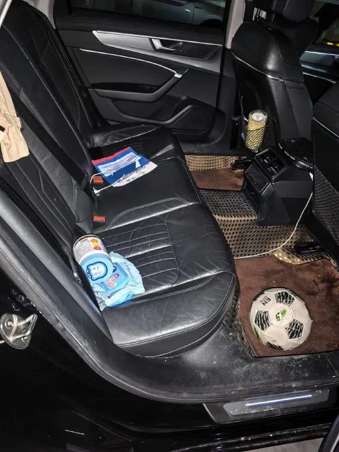 2021 Audi A6L 2.0T 190HP L4 7DCT,autocango,china used car exporter,china ev exporter,chinese used car exporter,chinese used ev exporter