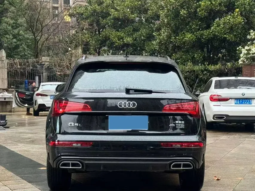 2025 Audi Q5L 2.0T 245HP L4 7DCT,autocango,china used car exporter,china ev exporter,chinese used car exporter,chinese used ev exporter
