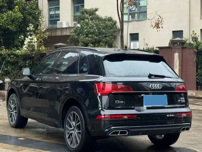 2025 Audi Q5L 2.0T 245HP L4 7DCT,autocango,china used car exporter,china ev exporter,chinese used car exporter,chinese used ev exporter
