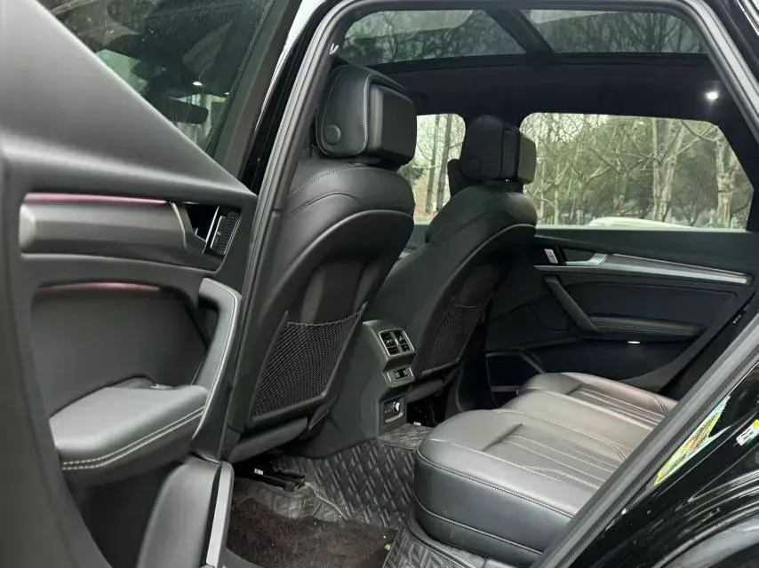 2025 Audi Q5L 2.0T 245HP L4 7DCT,autocango,china used car exporter,china ev exporter,chinese used car exporter,chinese used ev exporter