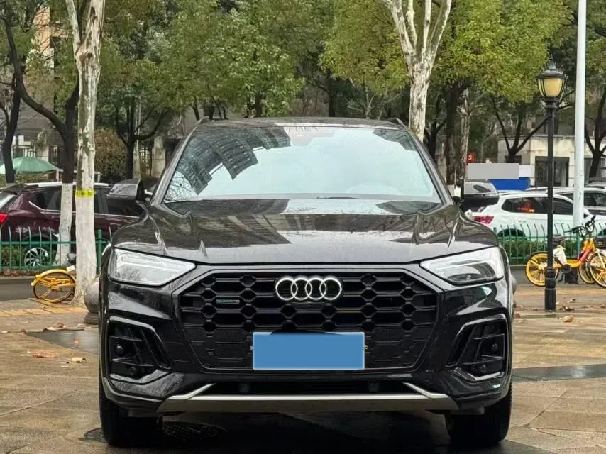 2025 Audi Q5L 2.0T 245HP L4 7DCT,autocango,china used car exporter,china ev exporter,chinese used car exporter,chinese used ev exporter