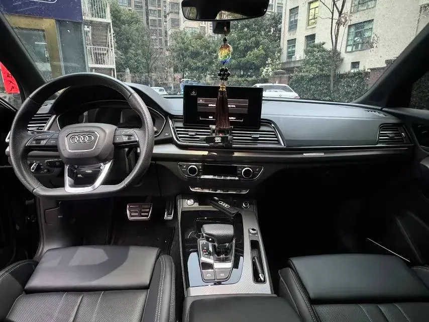 2025 Audi Q5L 2.0T 245HP L4 7DCT,autocango,china used car exporter,china ev exporter,chinese used car exporter,chinese used ev exporter