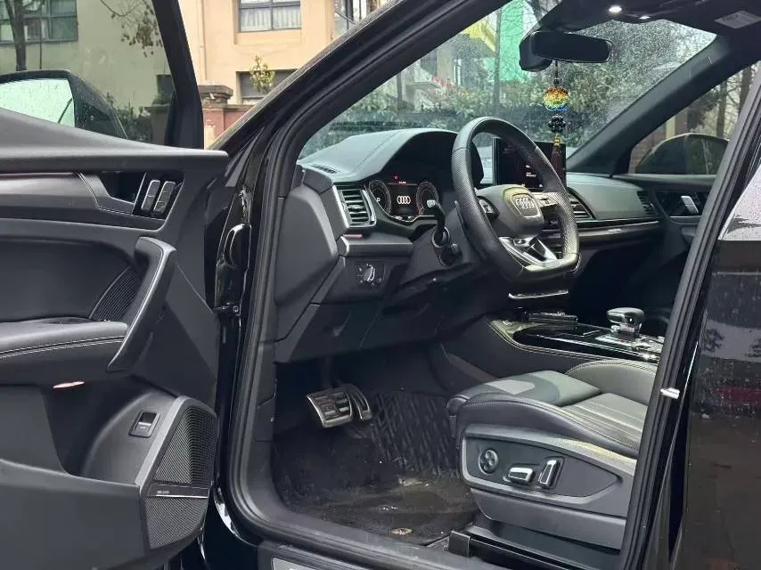 2025 Audi Q5L 2.0T 245HP L4 7DCT,autocango,china used car exporter,china ev exporter,chinese used car exporter,chinese used ev exporter