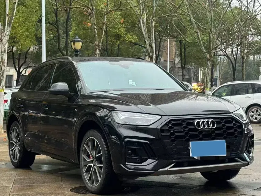 2025 Audi Q5L 2.0T 245HP L4 7DCT,autocango,china used car exporter,china ev exporter,chinese used car exporter,chinese used ev exporter