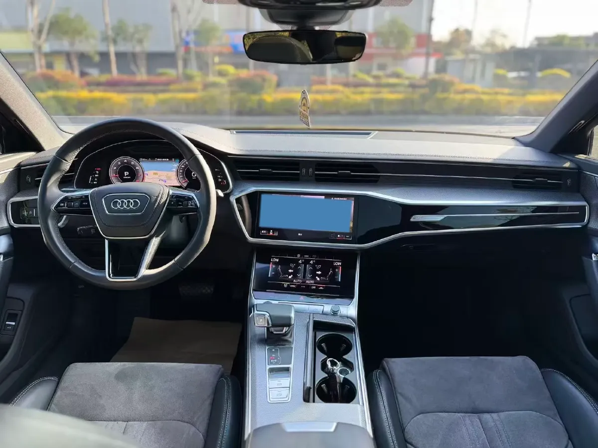 2023 Audi A6L 2.0T 245HP L4 7DCT,autocango,china used car exporter,china ev exporter,chinese used car exporter,chinese used ev exporter