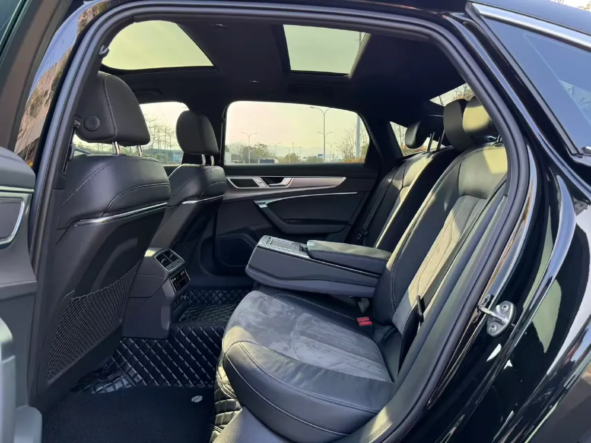 2023 Audi A6L 2.0T 245HP L4 7DCT,autocango,china used car exporter,china ev exporter,chinese used car exporter,chinese used ev exporter